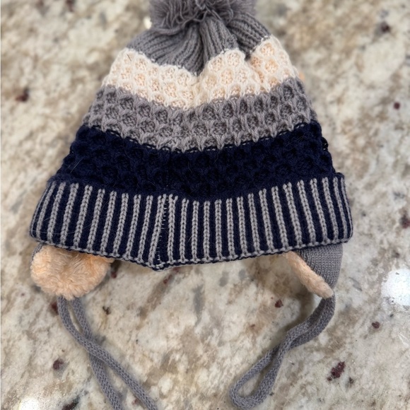 Cute Bear Knit Hat with Ear Flaps for baby - Picture 4 of 5